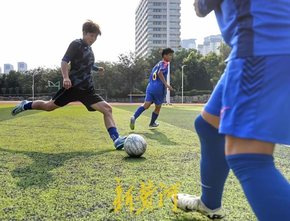 姚正, 队员们握紧, 第二中学女 姚正, 队员们握紧, 第二中学女